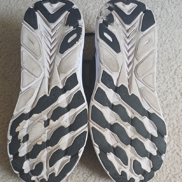 Women's Hoka Black & White Clifton 8 Running Shoes - Picture 7 of 8